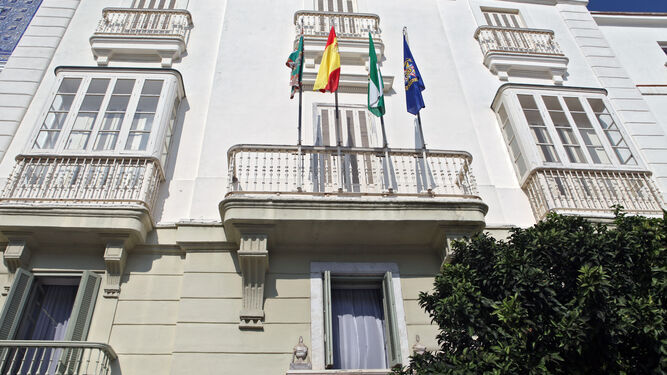 Fachada del centro de la UNED en Cádiz.