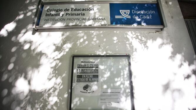 Entrada principal del colegio Institución Provincial de Cádiz.