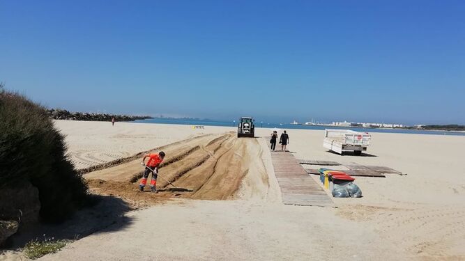 Personal de Playas, duplicando los accesos a las playas portuenses.