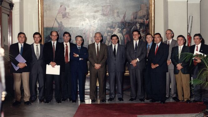 Foto de familia el día de la constitución de Eléctrica de Cádiz, el 10 de mayo de 1995