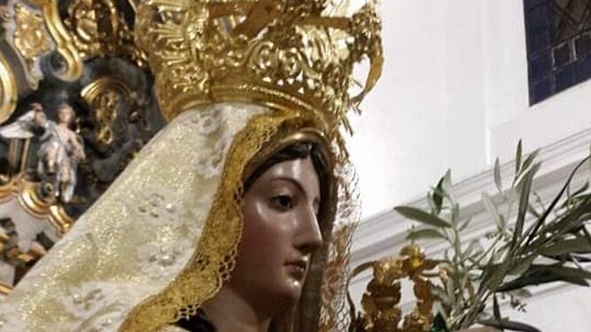 Primer plano de la Virgen de la Oliva.