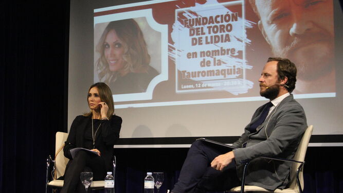 Cristina Sánchez y Chapu Apaolaza explican en Huelva los fundamentos de la Fundación del Toro de Lidia