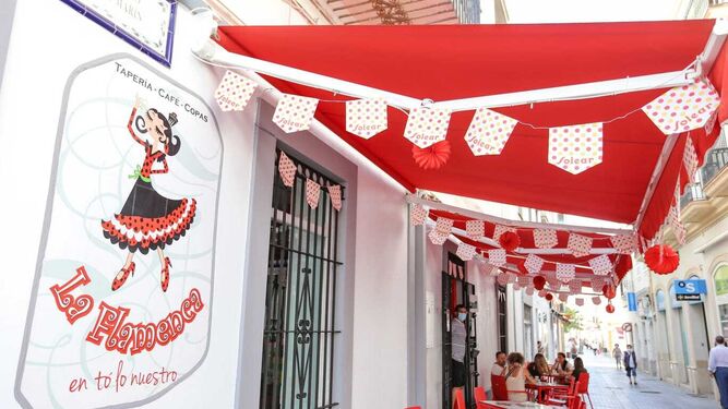 El bar La Flamenca es uno de los que han decidido 'celebrar' la Feria en su terraza.