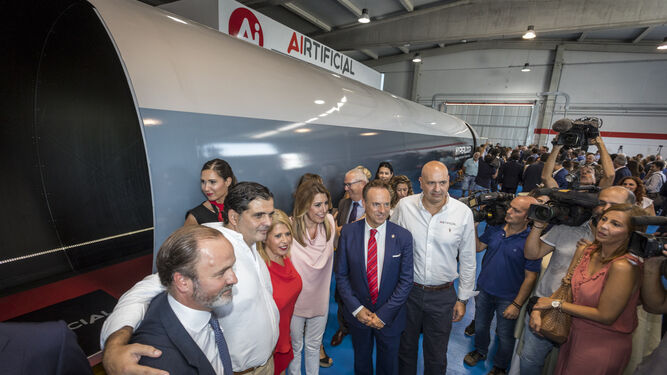 Presentación de la cápsula del Hyperloop como primer acto de Airtificial, con el respaldo de la entonces presidenta de la Junta, Susana Díaz.