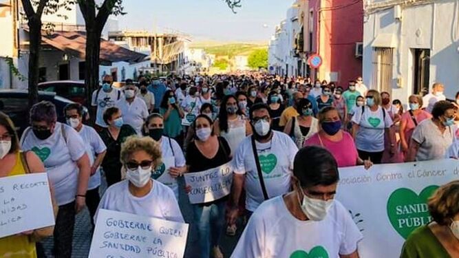 Cientos de trebujeneros participaron en la manifestación "en defensa de la sanidad pública".