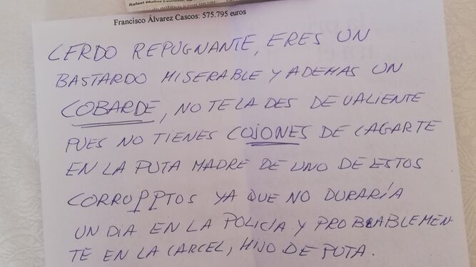 Una imagen de la carta amenazante recibida por esta vecina de El Puerto.