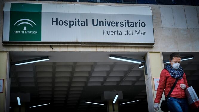 Entrada del hospital Puerta del Mar
