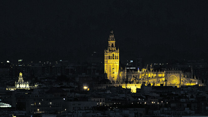 Vista nocturna de la Catedral.