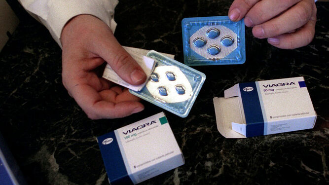 Más de 140.000 españoles con disfunción eréctil toman Viagra , el primer medicamento contra la impotencia en pastillas.