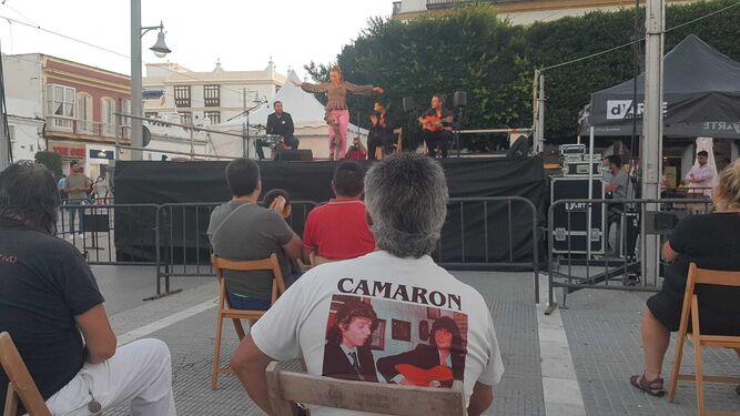 Paula Moreno, durante su actuación en la Plaza del Rey.