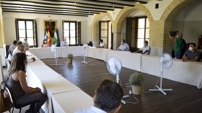 Un instante de la reunión celebrada esta mañana en El Alcázar.