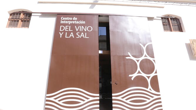 Centro del Vino y la Sal en  la Plaza de Las Bodegas, cerca del Mercado de Abastos.