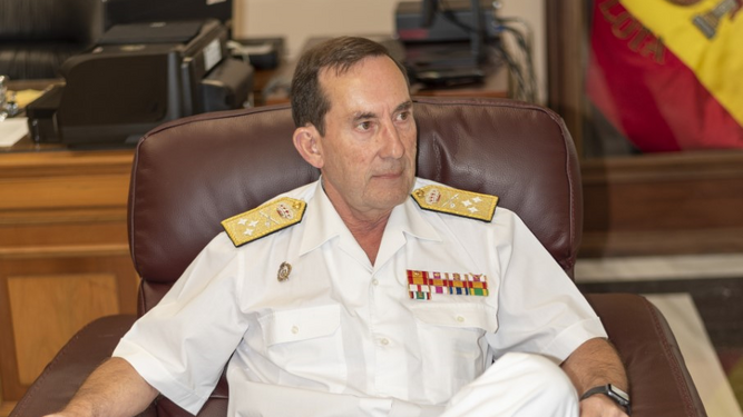 El almirante de la Flota. Antonio Martorell Lacave, en su despacho de la Base de Rota.