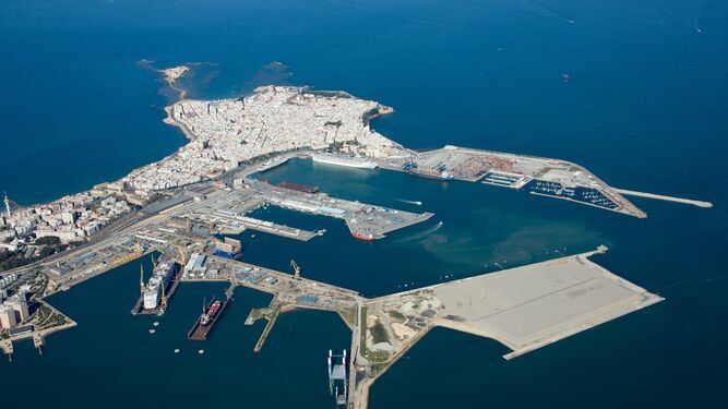 Imagen aérea del puerto gaditano.