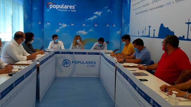 Reunión del PP de Cádiz con los comités de Airbus en la Bahía.