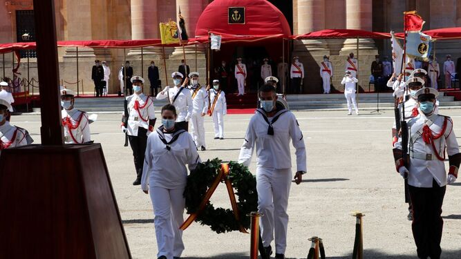 Homenaje a los caídos en el acto de la festividad de la patrona de la Armada.