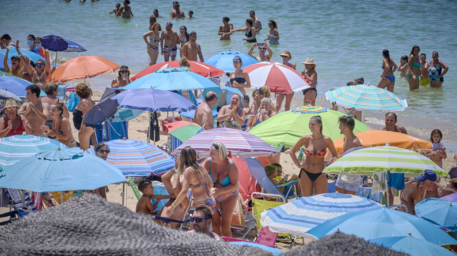 La playa de La Caleta, en una imagen de este verano.