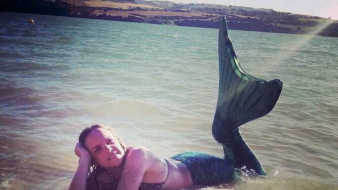 Esther Nieto, con su cola de sirena, en el Lago de Arcos