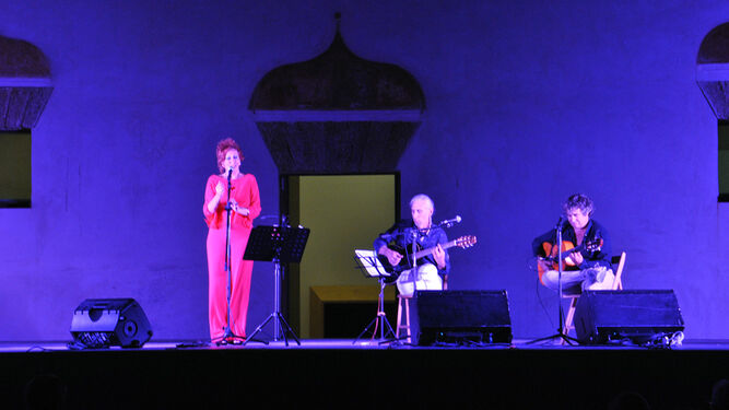 Inma Márquez, en un concierto en el Castillo de San Romualdo.