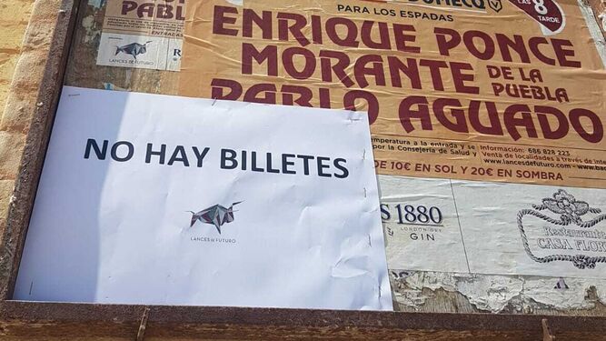 La corrida del 140 aniversario de la Plaza Real cuelga el cartel de no hay billetes.