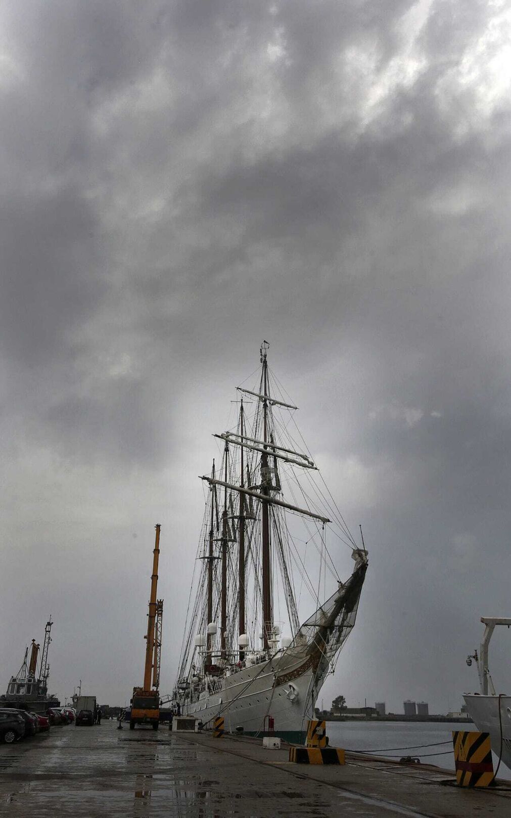 El Juan Sebasti&aacute;n de Elcano se prepara en La Carraca para su pr&oacute;ximo crucero
