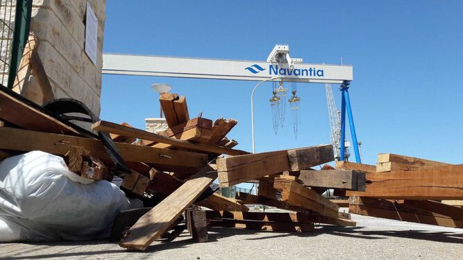Bloqueado el acceso al edificio principal del astillero de Puerto Real por la huelga de la industria auxiliar