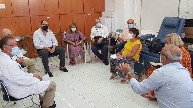 Una imagen de la visita de la delegada al centro de Salud Pinillo Chico.