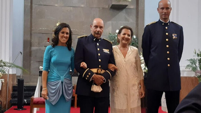 Álvaro Caravaca y Amparo Bellón con los padrinos de la boda Alfonso Caravaca y Macarena Aguilar.