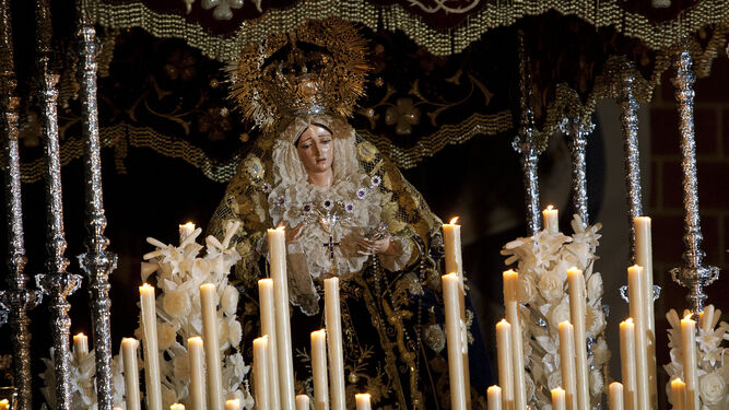 Imagen de María Santísima de los Dolores, en una salida procesional.