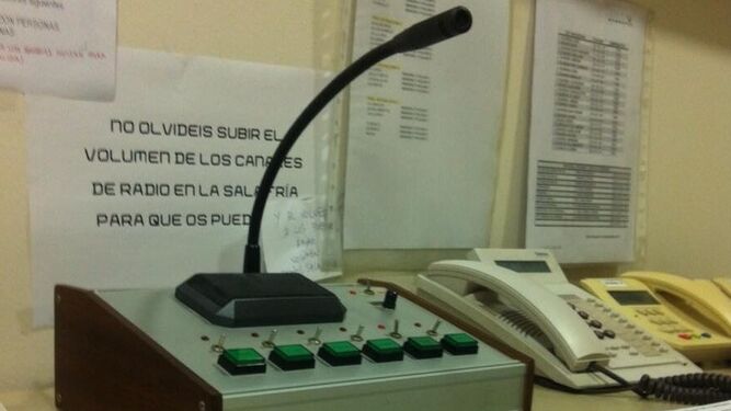 Teléfonos utilizados por los operarios de la Sala del 085 tras una avería.