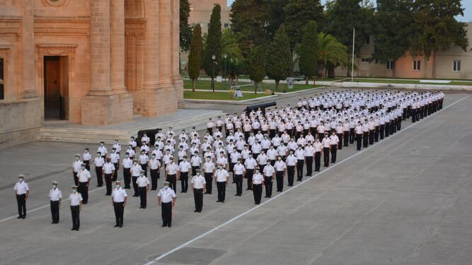 Formación de los alumnos en la Escuela de Suboficiales de la Armada.
