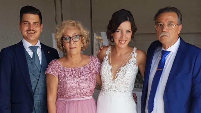 El nuevo matrimonio Lucero Collantes con Josefa Madrid y Manuel López.