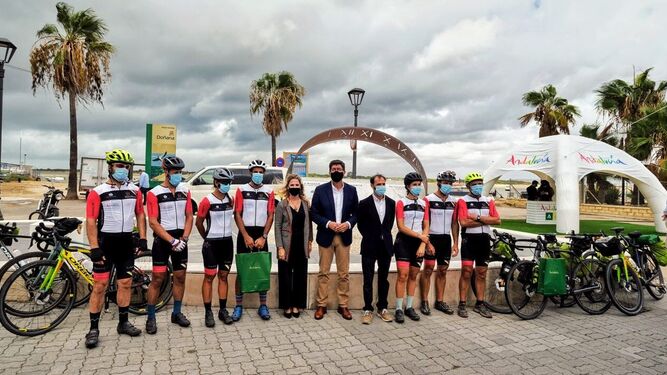 La recepción oficial de la ruta ciclista Magallanes-Elcano en Bajo de Guía.