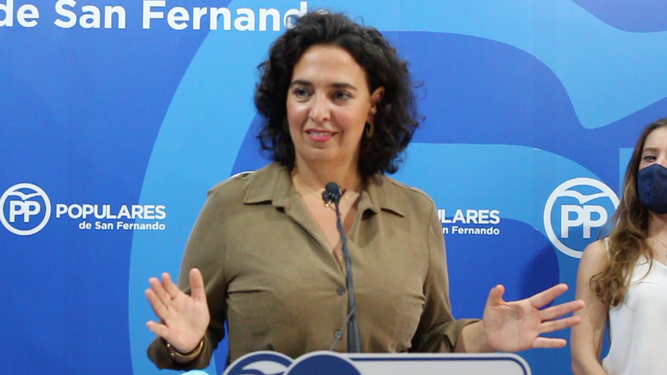 Carmen Sánchez, portavoz del PP provincial, esta mañana en San Fernando.