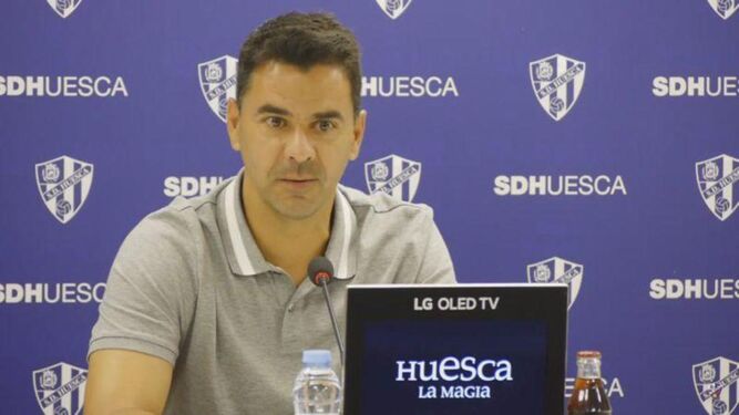 Míchel, técnico del Huesca.