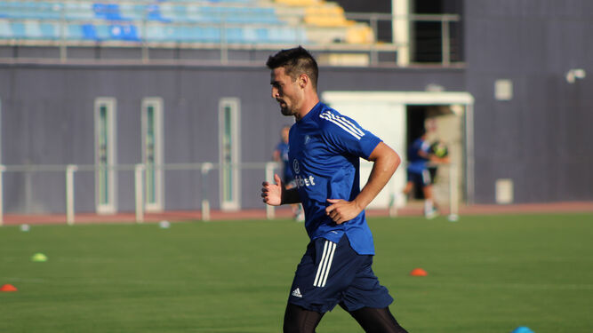 Dani Sotres se va sin poder debutar en el Cádiz.