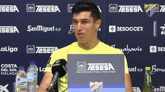 Diego González, en una rueda de prensa con el Málaga.