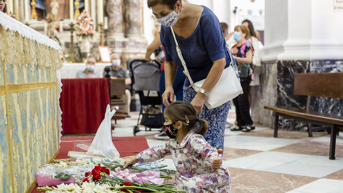 Im&aacute;genes de la celebraci&oacute;n del d&iacute;a de la Virgen del Rosario en la iglesia de Santo Domingo