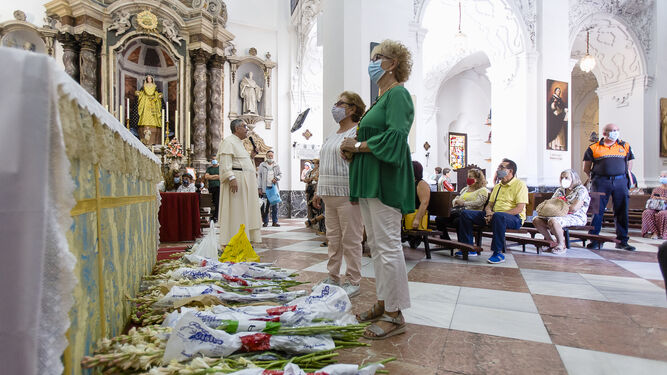 Im&aacute;genes de la celebraci&oacute;n del d&iacute;a de la Virgen del Rosario en la iglesia de Santo Domingo