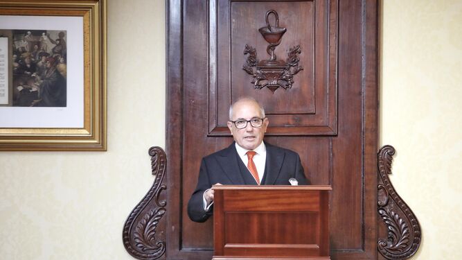 José Ramón Ripoll, en un momento de su discurso de ingreso en la Real Academia Hispanoamericana.