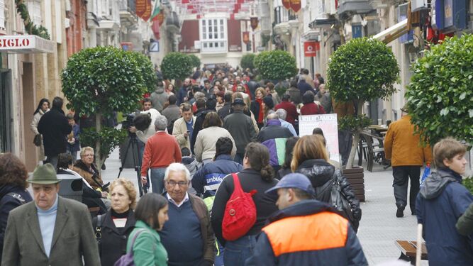 Imagen de archivo de las calles del centro de Cádiz durante la campaña de Navidad.