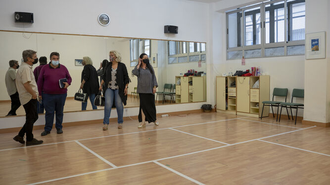Visita de los concejales de Educación y de Infraestructuras a la Escuela Municipal de Danza.