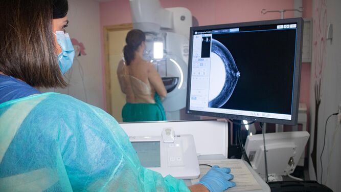 Un nuevo mamógrafo en 3D sólo diseñado por mujeres
