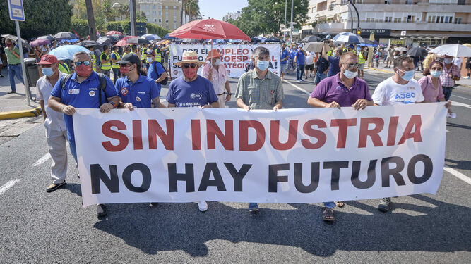 Manifestación de trabajadores de Airbus en defensa de sus empleos celebrada el pasado mes de julio.