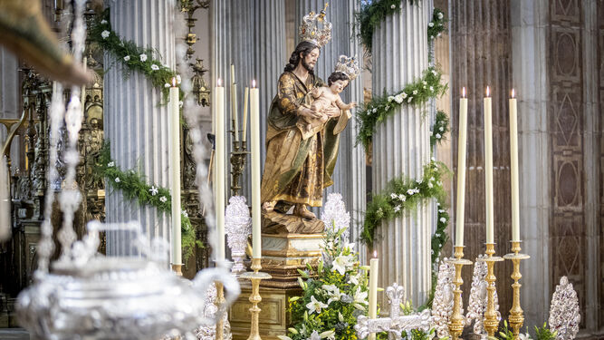 Coronación de la imagen de San José y el Niño Jesús
