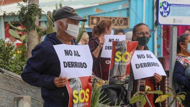 Protesta ciudadana en defensa de la playa de La Casería, el pasado viernes.