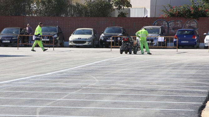 Trabajos que ya se han llevado a cabo en esta zona de La Longuera con el asfaltado de aparcamientos, en una imagen de archivo.