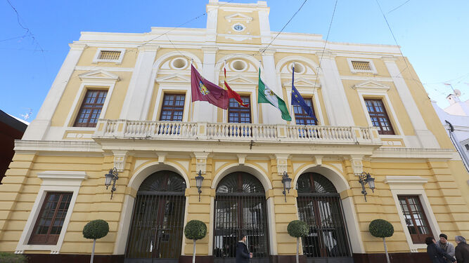 Vista de la fachada del Ayuntamiento de Chiclana.