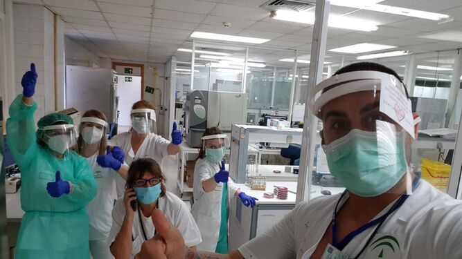 Algunos de los profesionales que trabajan en el Servicio de Microbiología del Hospital de Puerto Real