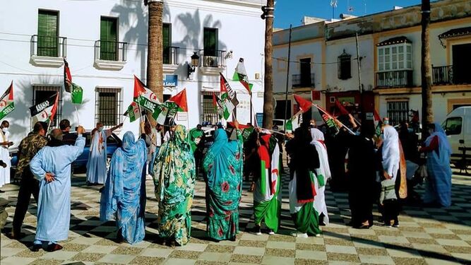 Un momento de la concentración de apoyo al pueblo saharaui celebrada en Trebujena.